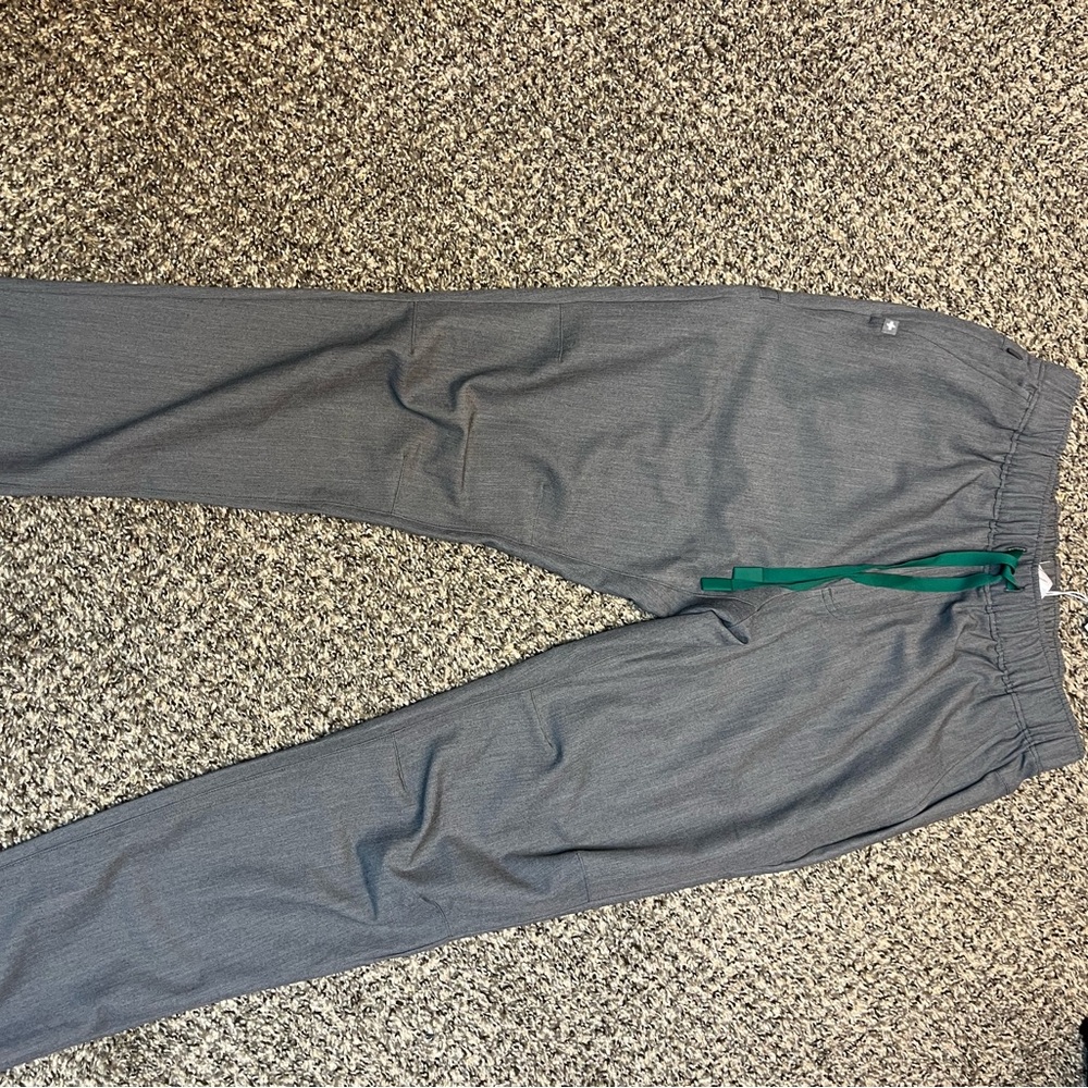 Figs Men's Joggers in Gray with Green Drawstring. NWT